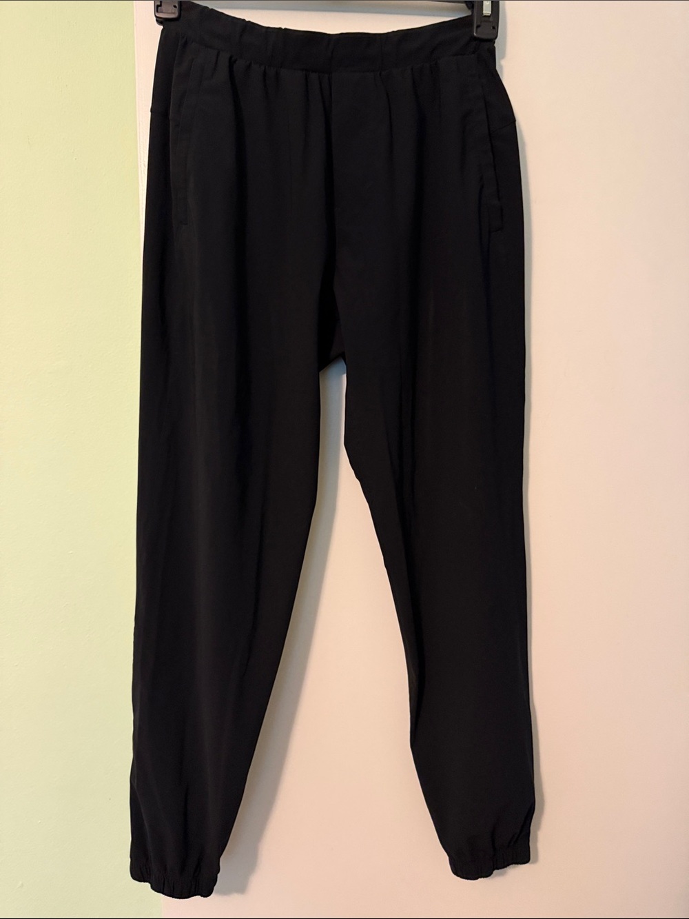 Lululemon Women’s Black Nylon Elastic Cuff Joggers